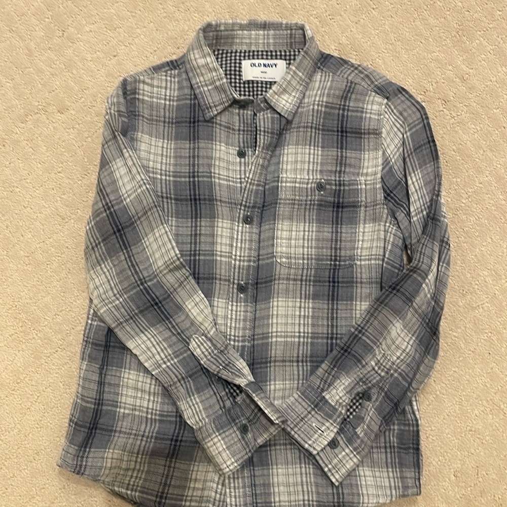 Old Navy Button Up Shirt‎